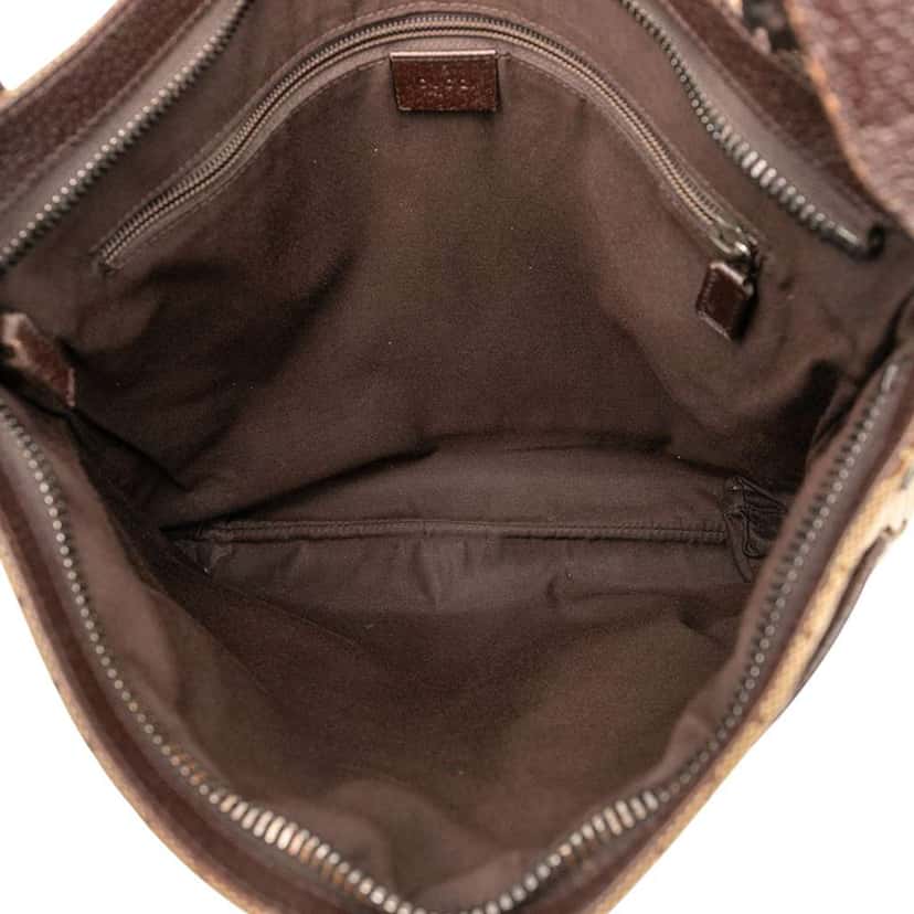 Gucci GG Canvas Crossbody Brown Canvas Good condition - Model View