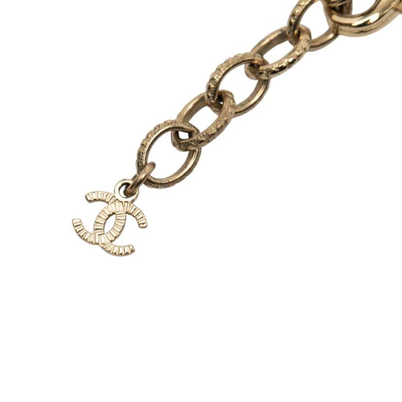 Chanel Gold Plated Faux Pearl CC Round Pendant Necklace Gold Metal Good condition - Back View