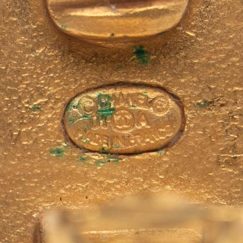 Chanel Gold Plated Rhinestones Lion Head Clip On Earrings Gold Metal Good condition - Inside View