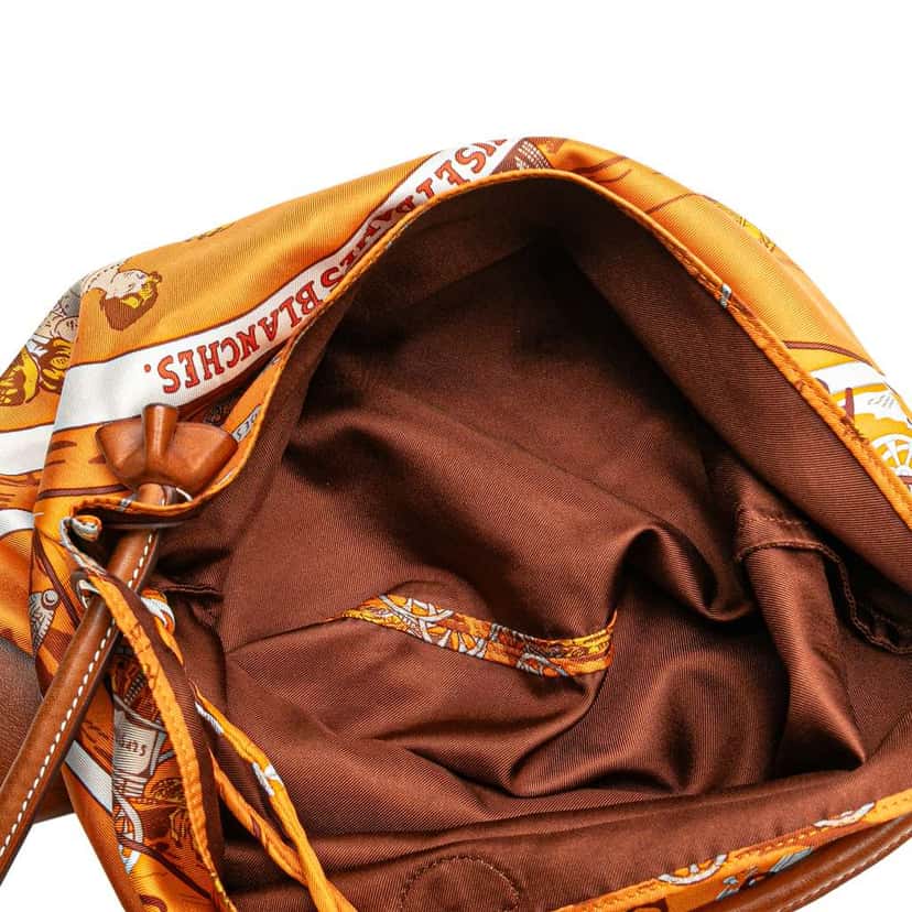 Hermès Jeu des Omnibus et Dames Blanches Silky Pop Crossbody Orange Silk Good condition - Model View