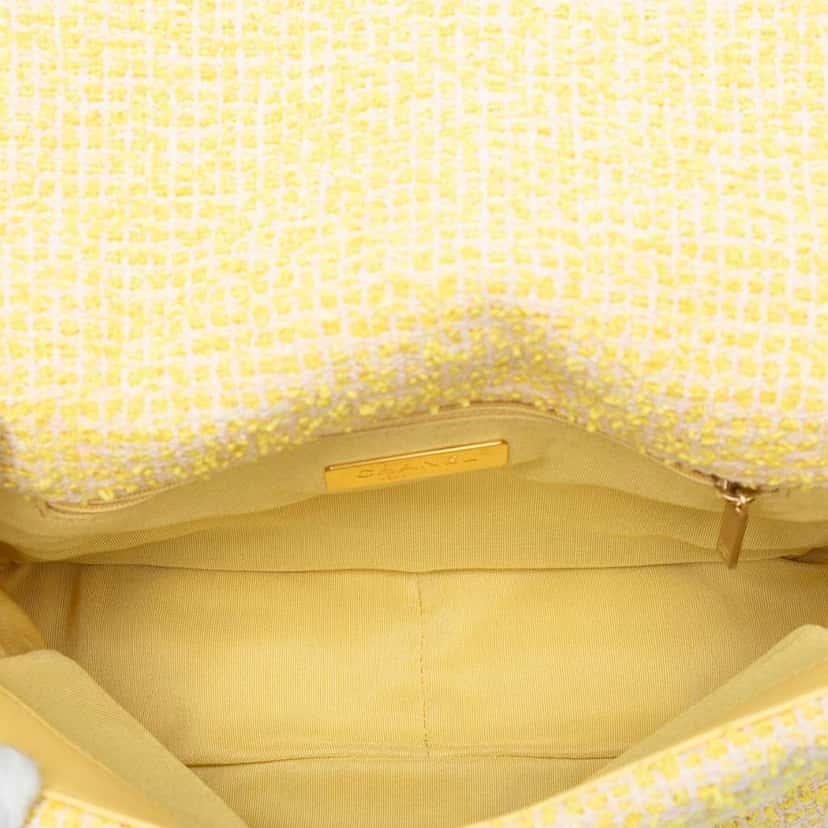 Chanel Medium Tweed 19 Flap Yellow Tweed Good condition - Model View