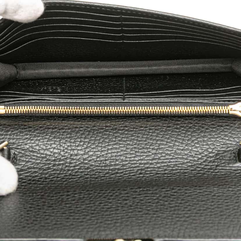 Gucci Leather Interlocking G Dollar Wallet on Chain Black Leather Good condition - Model View