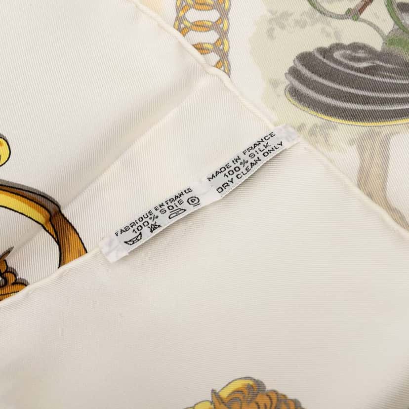 Hermès La Promenade De Longchamps Silk Scarf White Silk Good condition - Back View