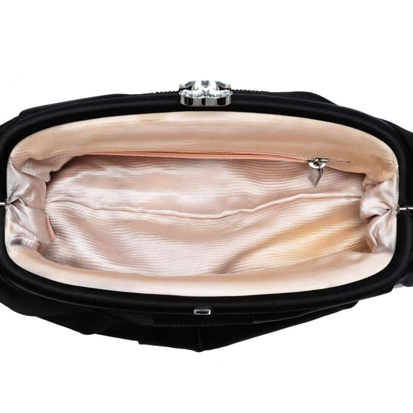 Chanel CC Pleated Satin Frame Evening Clutch Black Satin Good condition - Model View