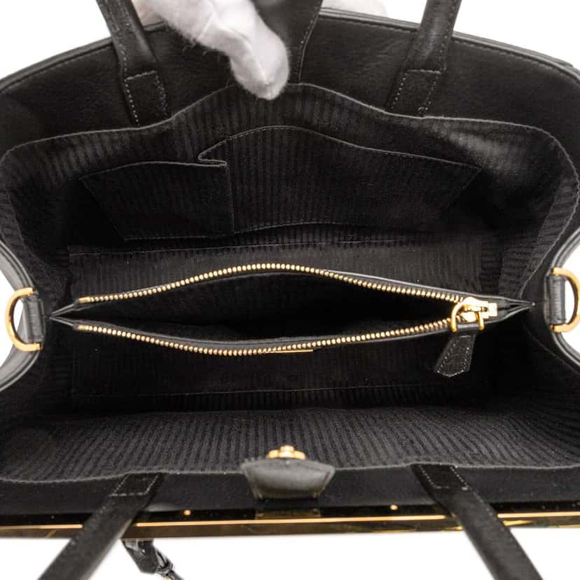 Fendi Medium Leather 2Jours Satchel Black Leather Good condition - Model View