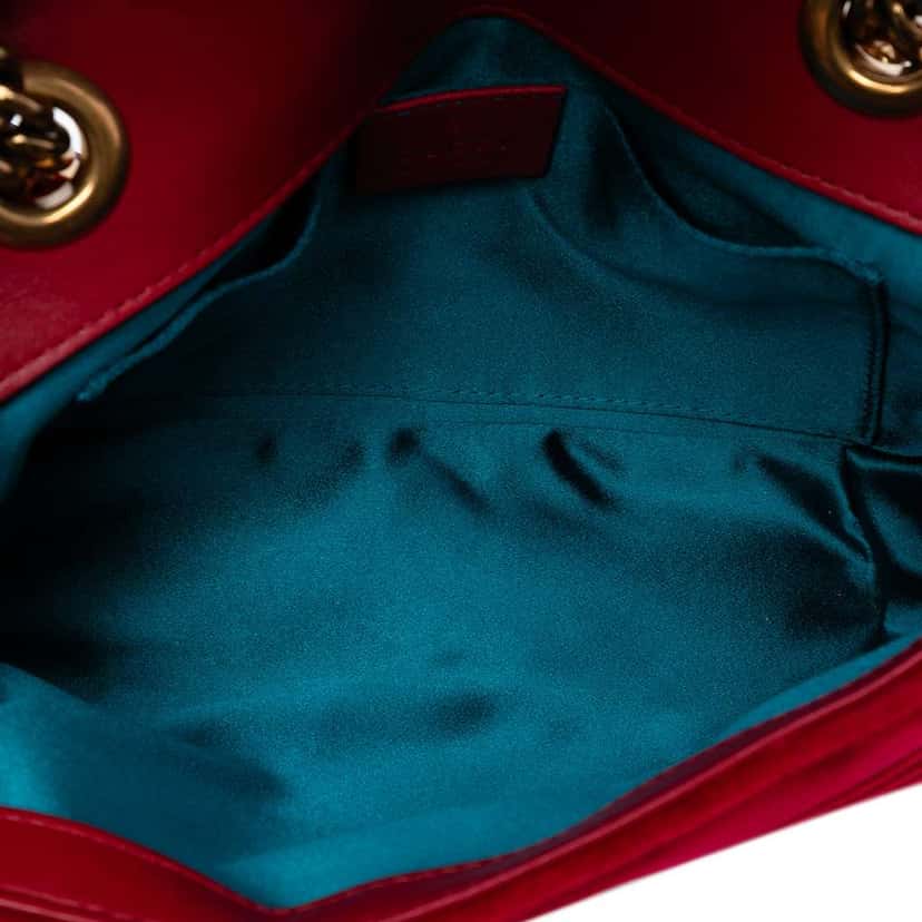 Gucci Small GG Marmont Matelasse Velvet Shoulder Bag Red Velvet Good condition - Model View