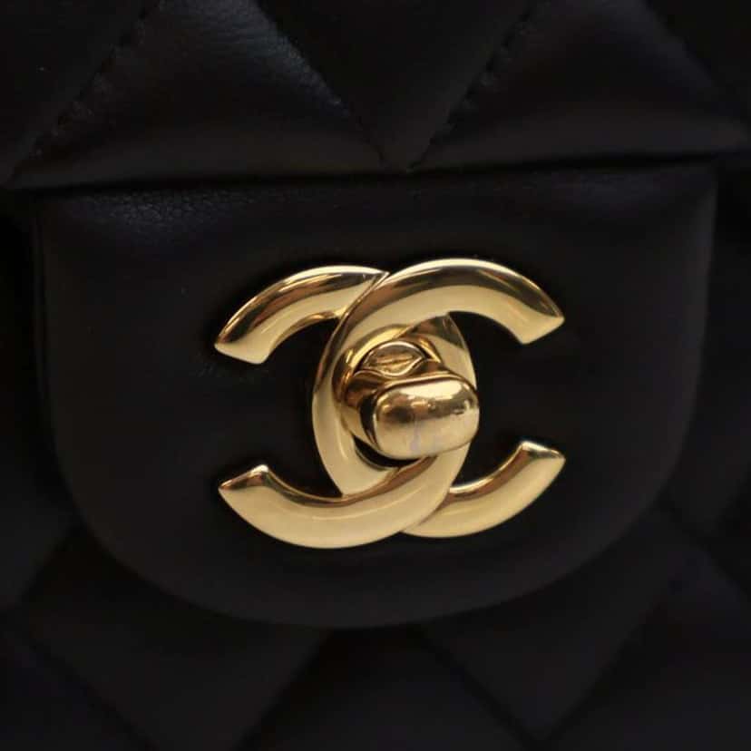 Chanel Medium Classic Lambskin Double Flap Black Leather Good condition - Model View