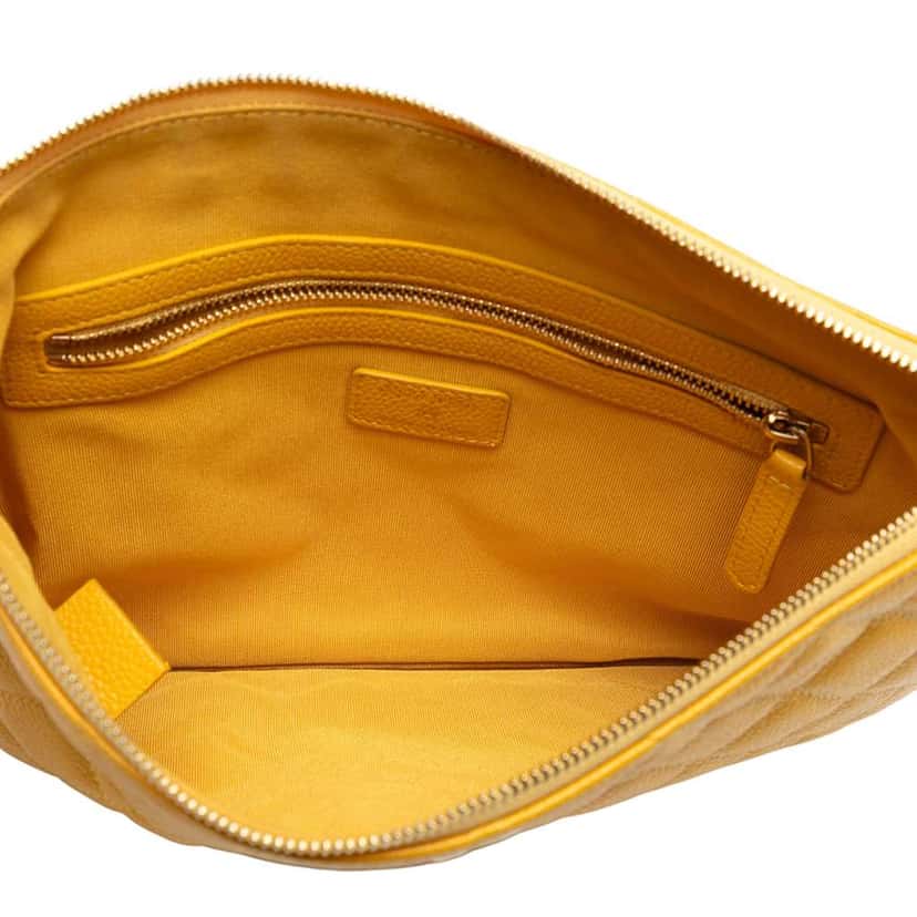 Chanel Medium Quilted Caviar O Case Clutch Yellow Leather Good condition - Model View