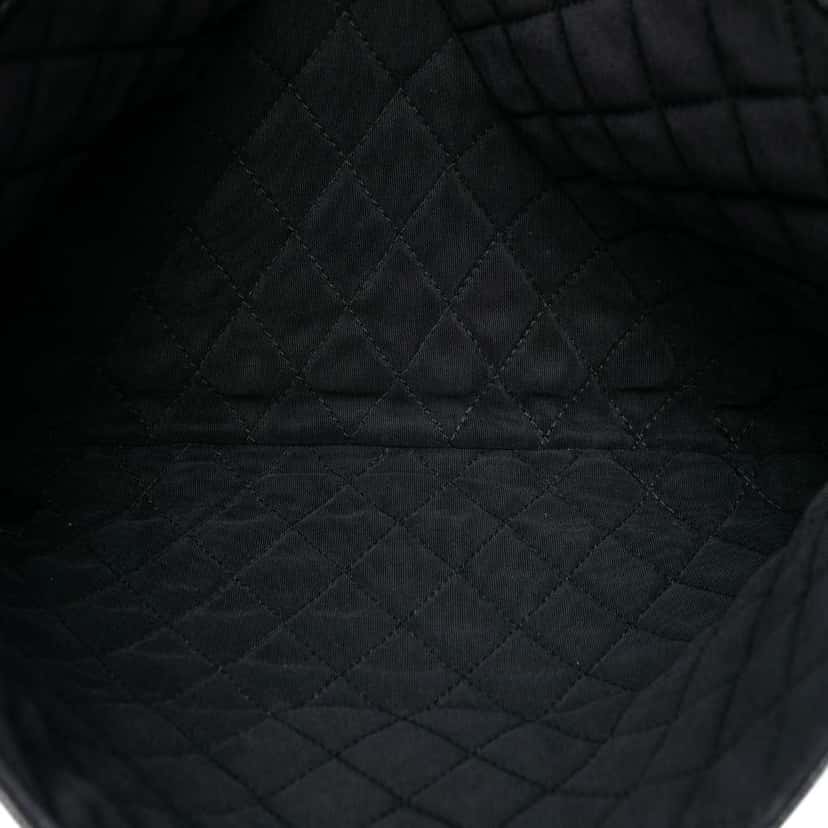 Chanel Large Quilted Caviar Golden Class O Case Clutch Black Leather Good condition - Model View