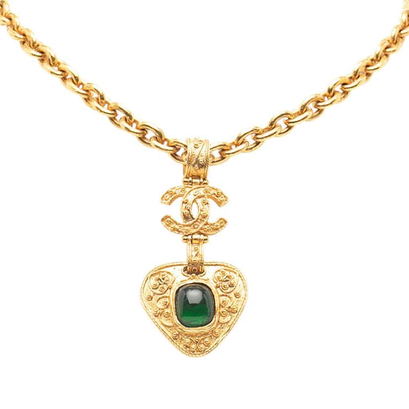 Chanel Gold Plated Gripoix CC Heart Pendant Necklace Gold Metal Good condition - Model View