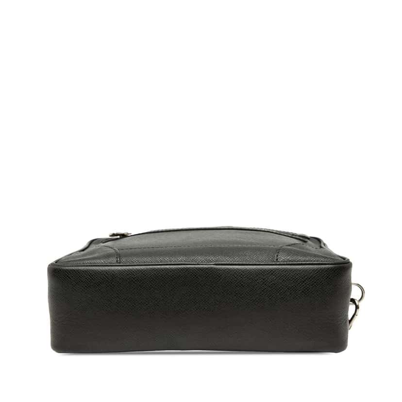 Louis Vuitton Taiga Neo Pavel Black Leather Good condition - Inside View