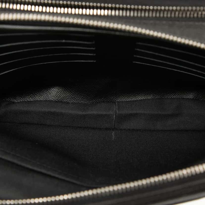 Louis Vuitton Taiga Neo Pavel Black Leather Good condition - Model View
