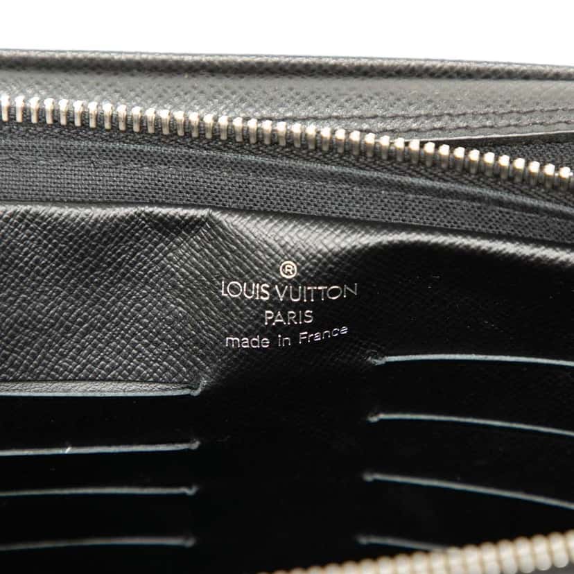 Louis Vuitton Taiga Neo Pavel Black Leather Good condition - Box View