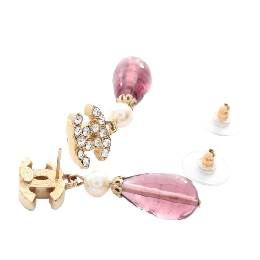 Chanel CC Gold Plated Rhinestone Pearl and Resin Drop Push Back Earrings Gold Metal Good condition - Model View