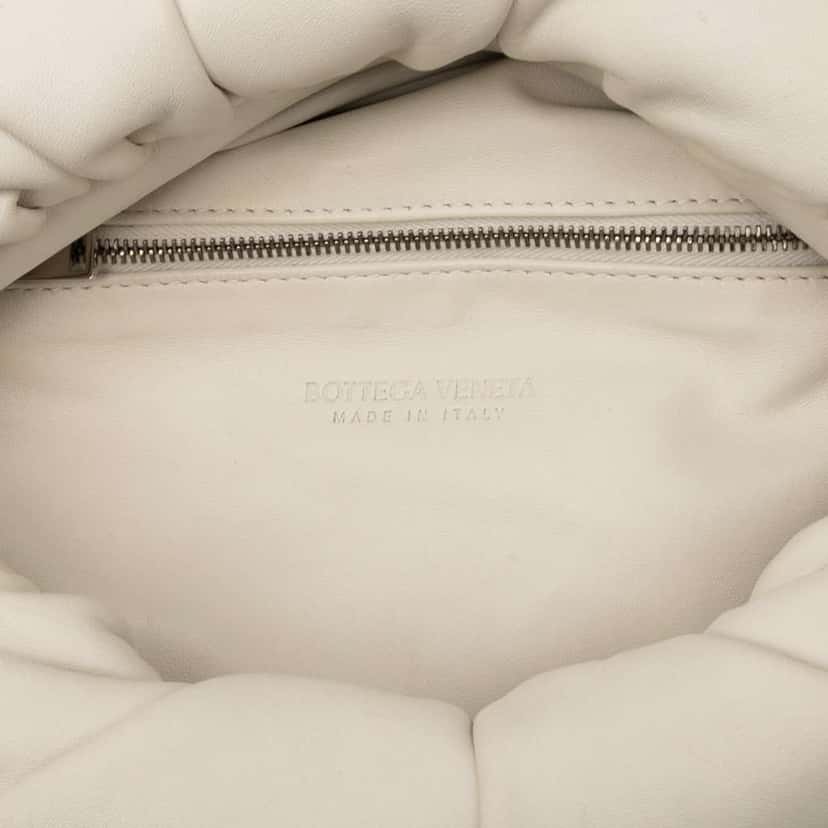 Bottega Veneta Calfskin The Body Pouch Belt Bag White Leather Good condition - Model View