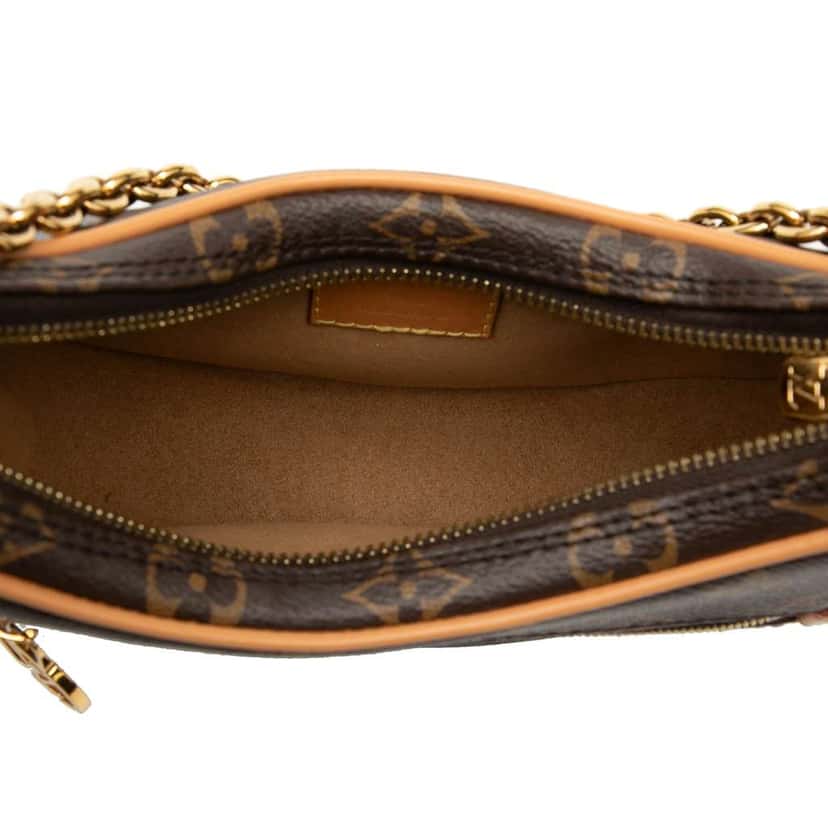 Louis Vuitton Monogram Loop Brown Good condition - Model View