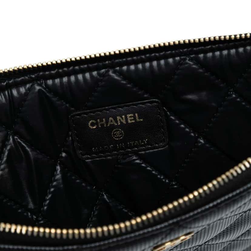 Chanel Medium Quilted Calfskin Pixel Effect O Case Clutch Black Leather Good condition - Box View