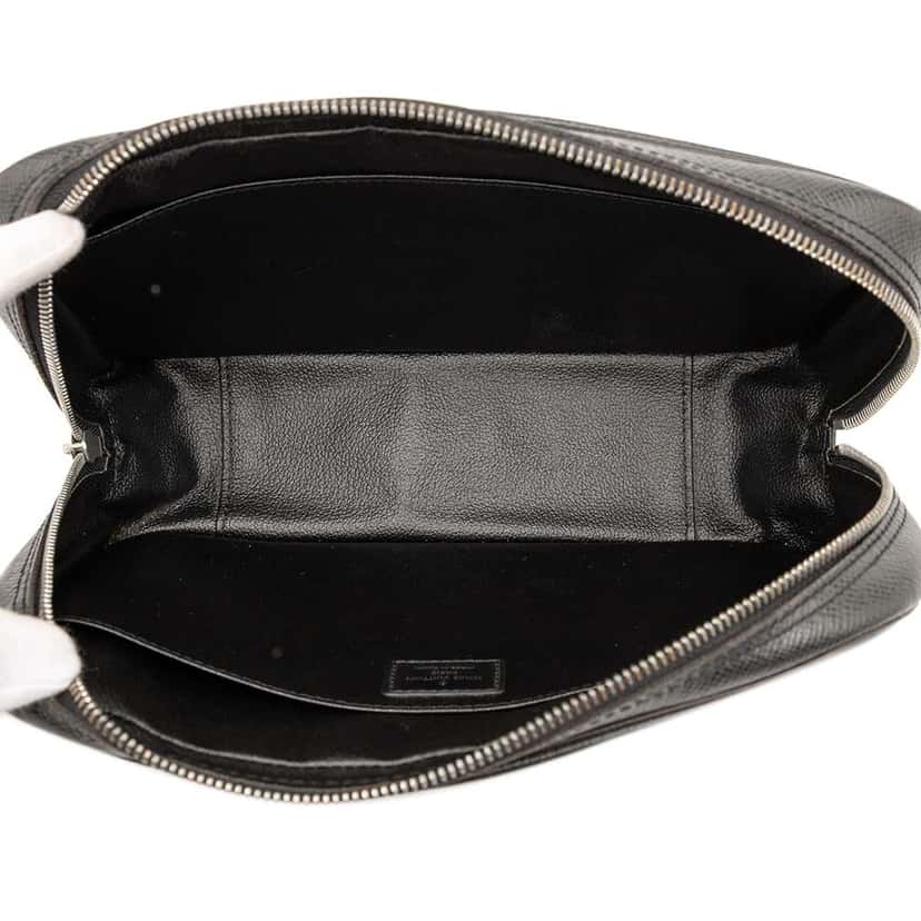 Louis Vuitton Taiga Toiletry Pouch GM Black Leather Good condition - Model View