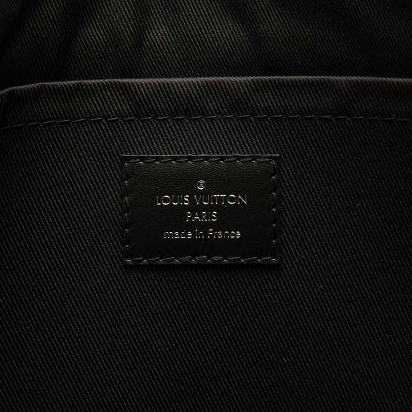 Louis Vuitton Monogram Eclipse Discovery Pochette GM Black Good condition - Box View