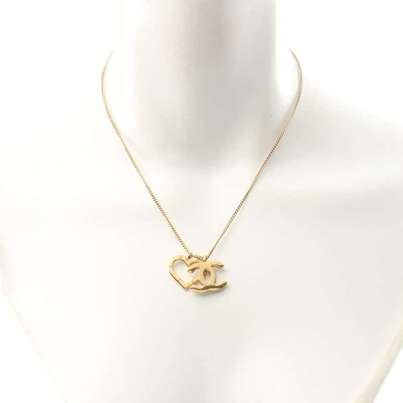 Chanel CC Gold Plated Heart Pendant Necklace Gold Metal Good condition - Box View