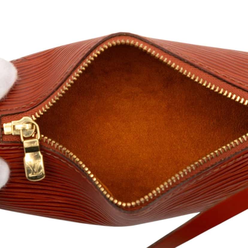 Louis Vuitton Epi Pochette Papillon Brown Leather Good condition - Model View