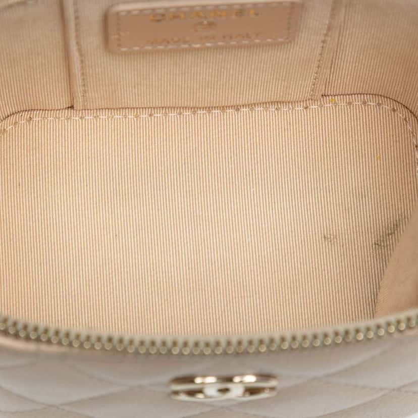Chanel Mini Quilted Iridescent Caviar Pearl On Top Vanity Case With Chain Brown Leather Good condition - Model View