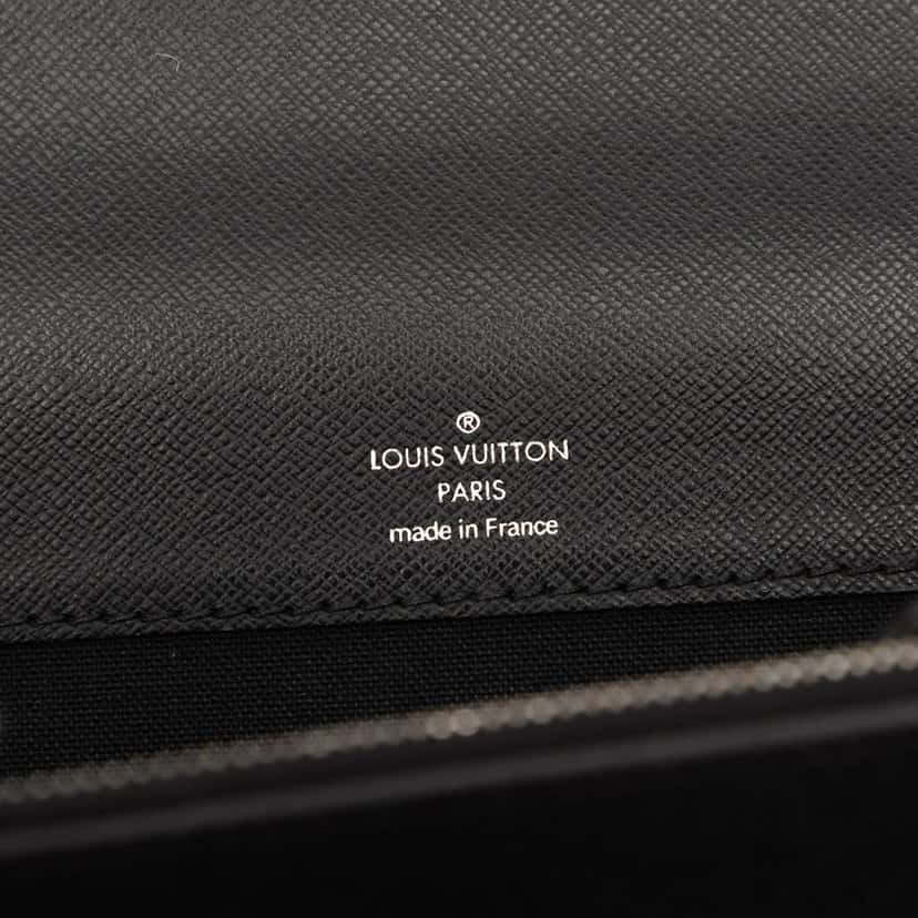 Louis Vuitton Taiga Robusto 2 Black Leather Good condition - Box View