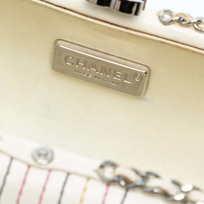 Chanel Quilted Calfskin Korean Garden Clutch on Chain White Leather Good condition - Box View