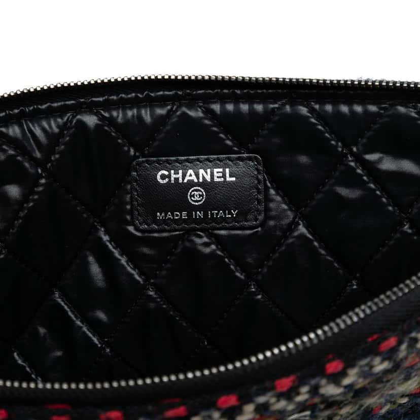Chanel Quilted Tweed and Wool Cosmetic Pouch Blue Tweed Good condition - Box View