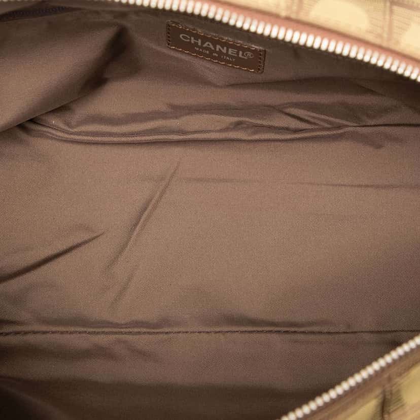 Chanel New Travel Line Nylon Handbag Brown Good condition - Model View