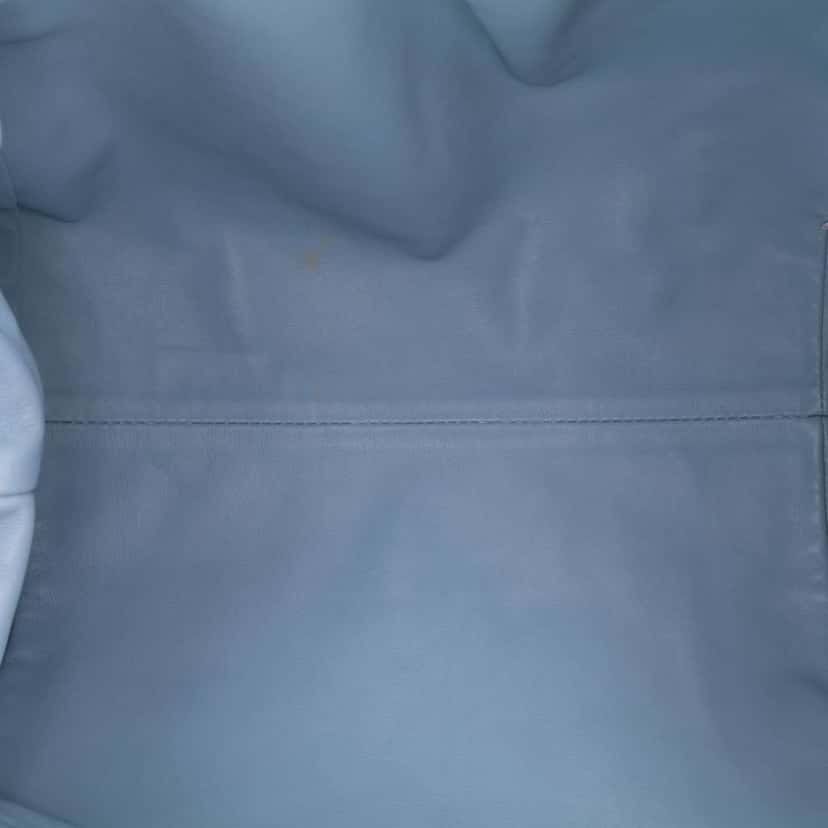 Bottega Veneta Lambskin The Pouch Blue Leather Good condition - Model View