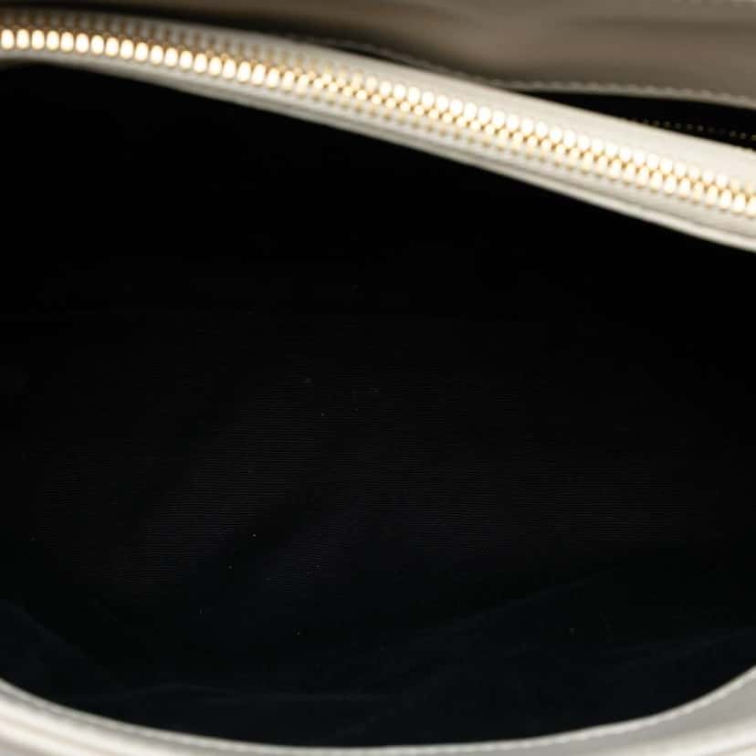 Saint Laurent Large Chevron Leather Monogram LouLou Shoulder Bag White Leather Good condition - Model View