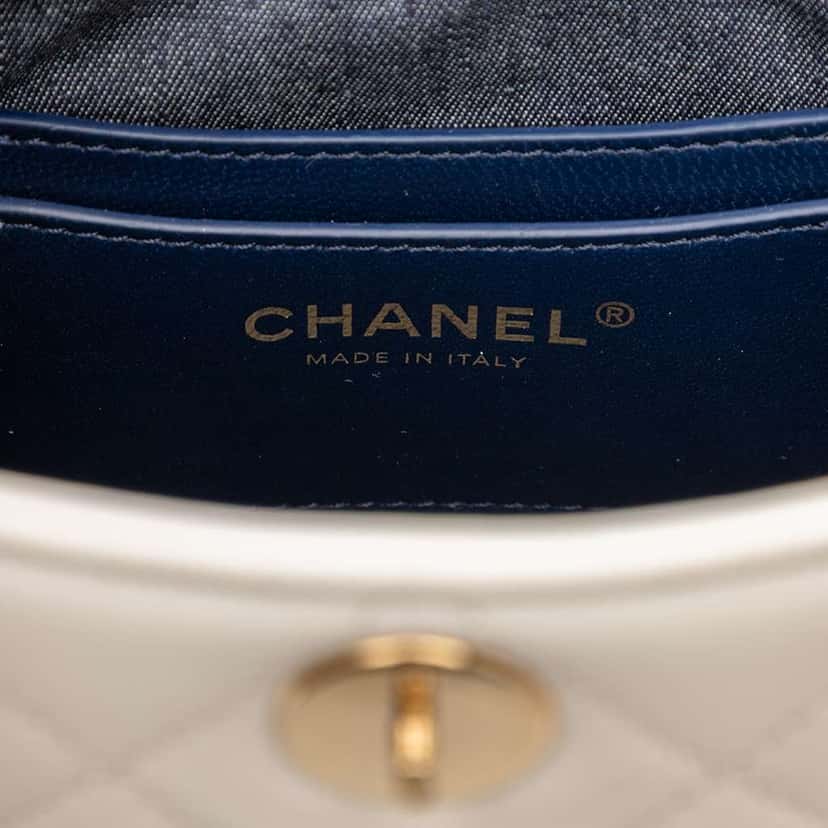 Chanel CC Lambskin Elegant Chain Vanity Case White Leather Good condition - Box View