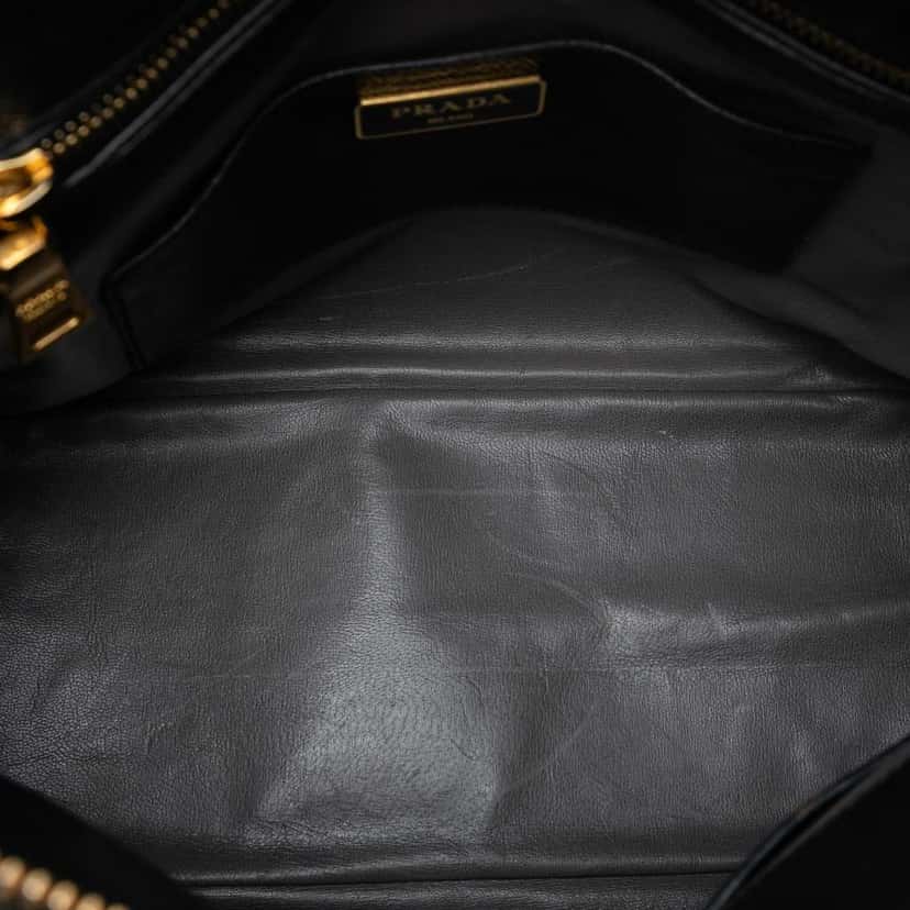 Prada Large Saffiano Cuir Dome Satchel Black Leather Good condition - Model View