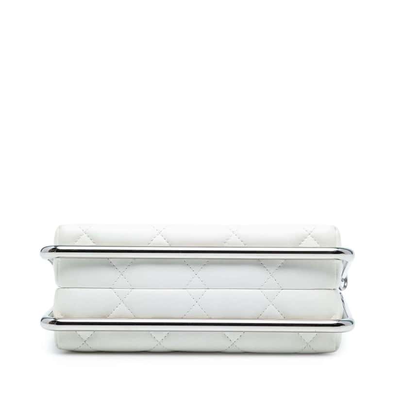 Chanel Quilted Lambskin Metal Bar Convertible Clutch White Leather Good condition - Inside View