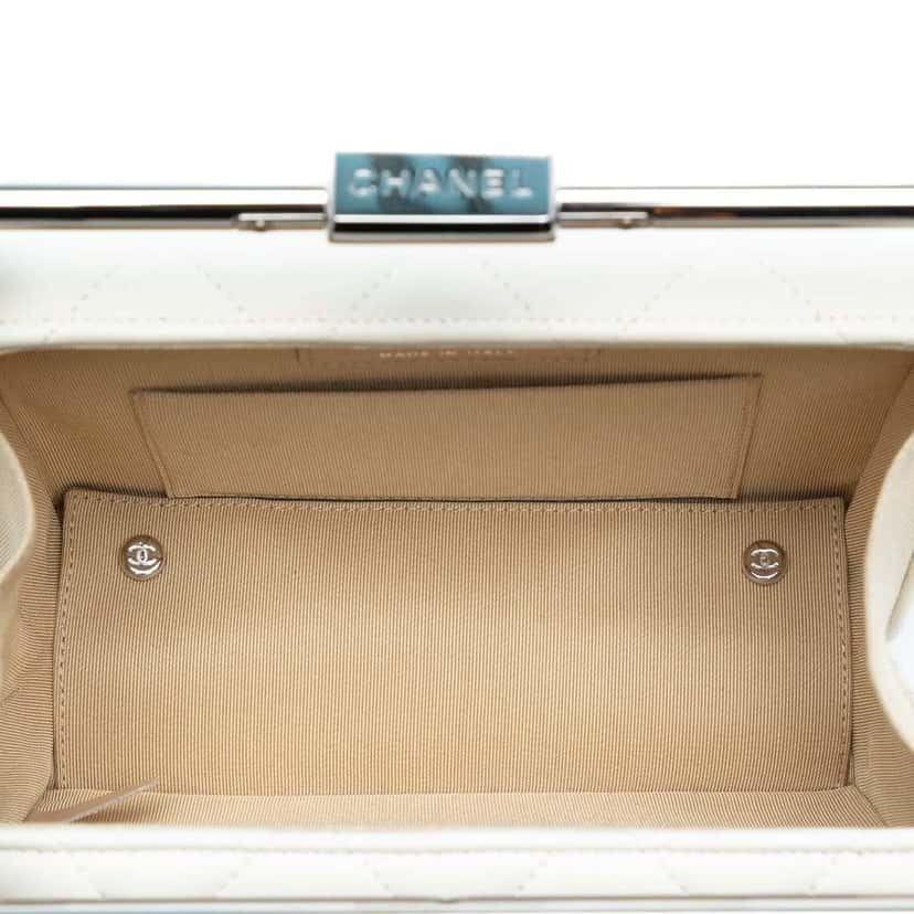 Chanel Quilted Lambskin Metal Bar Convertible Clutch White Leather Good condition - Model View