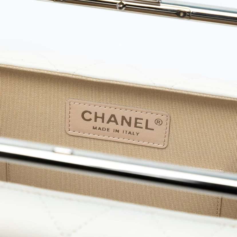 Chanel Quilted Lambskin Metal Bar Convertible Clutch White Leather Good condition - Box View