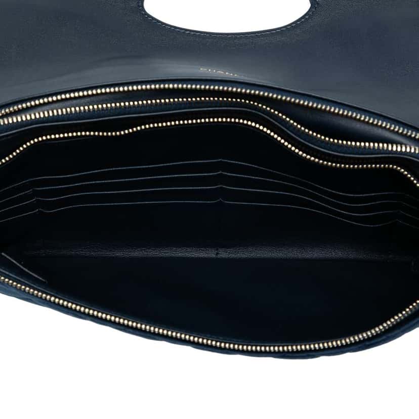 Chanel Quilted Velvet 31 Clutch Blue Velvet Good condition - Model View