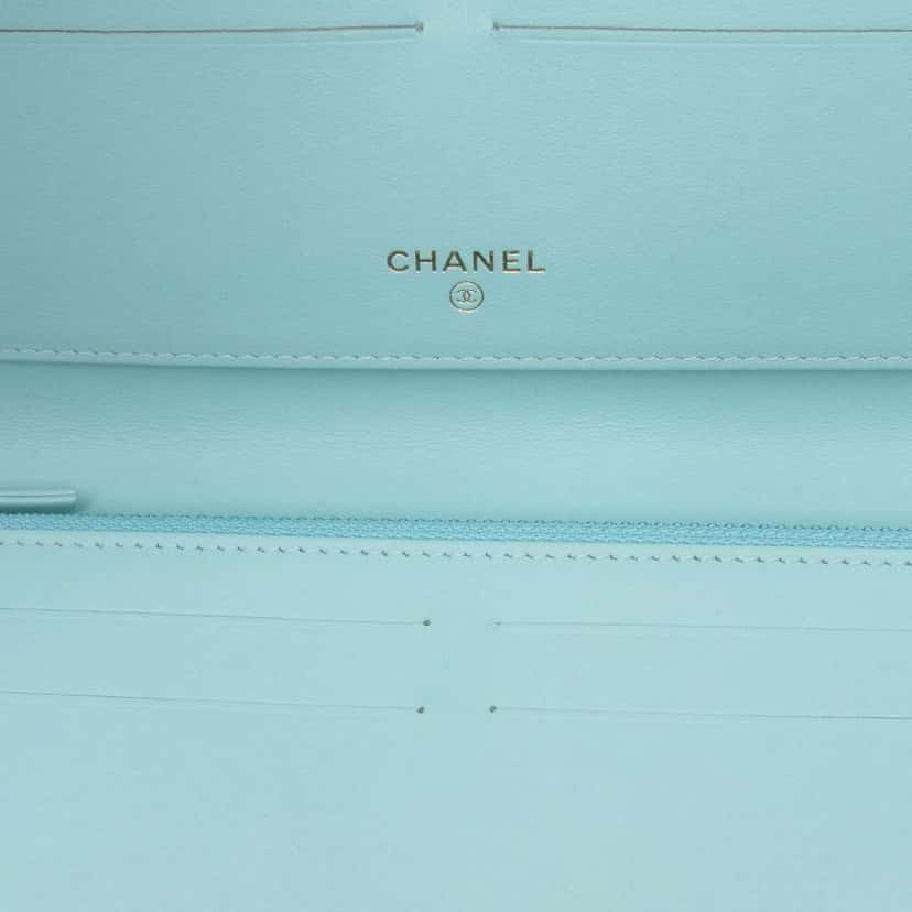 Chanel CC Quilted Caviar Bifold Long Wallet Blue Leather Good condition - Box View