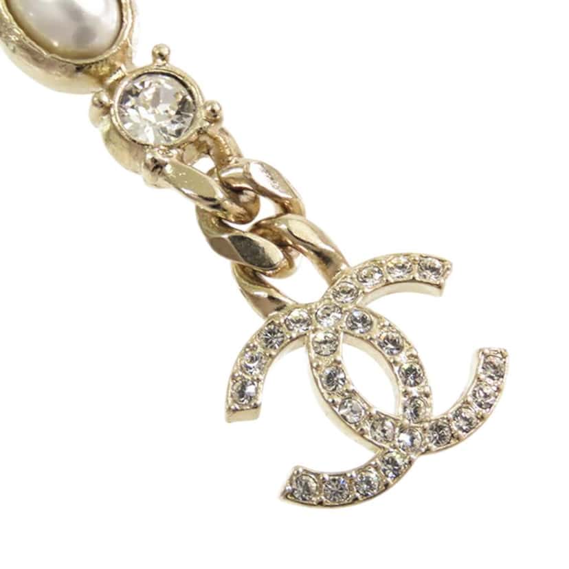 Chanel CC Gold Plated Faux Pearl and Rhinestone Drop Earrings Gold Metal Good condition - Model View