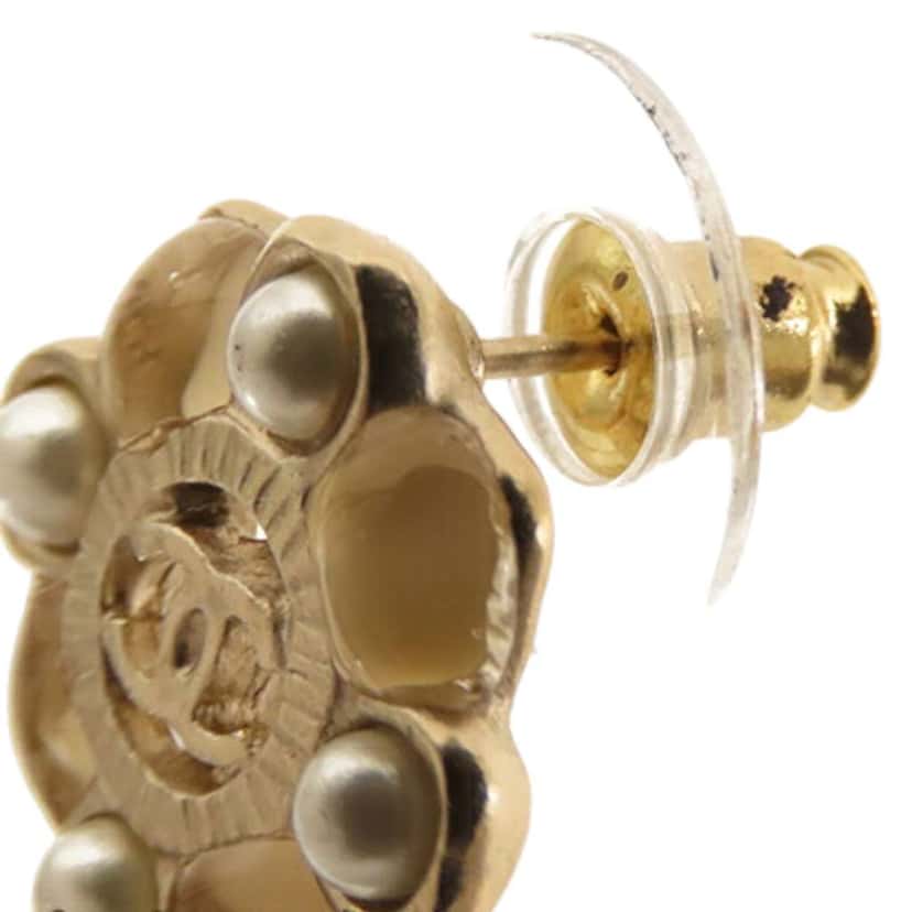 Chanel CC Gold Plated Resin and Faux Pearl Push Back Earrings Gold Metal Good condition - Model View
