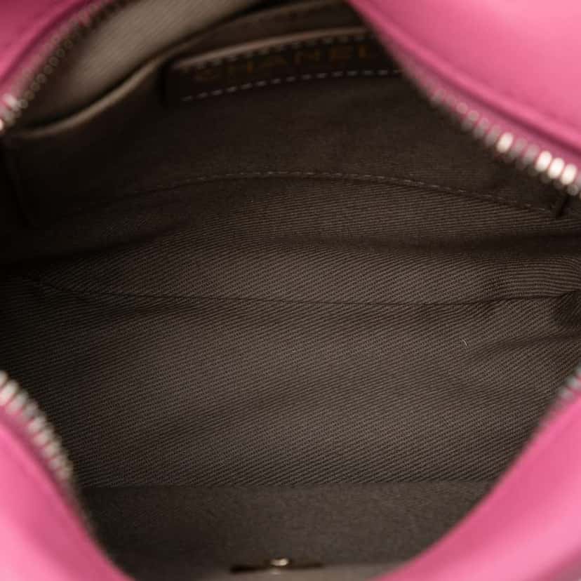 Chanel Stitched Goatskin Casual Trip North South Camera Case Pink Leather Good condition - Model View
