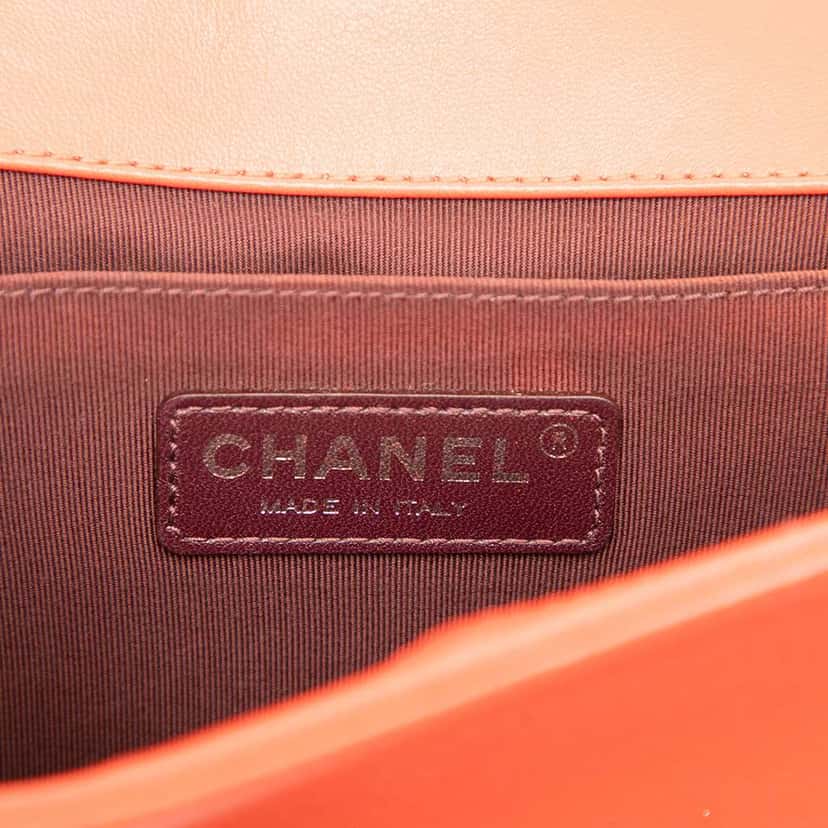Chanel Old Medium Chevron Lambskin Boy Flap Red Leather Good condition - Box View
