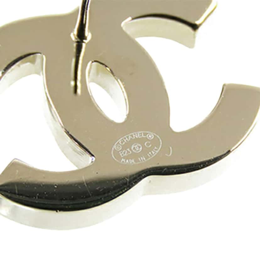 Chanel CC Enamel and Gold Plated Push Back Earrings Gold Metal Good condition - Box View