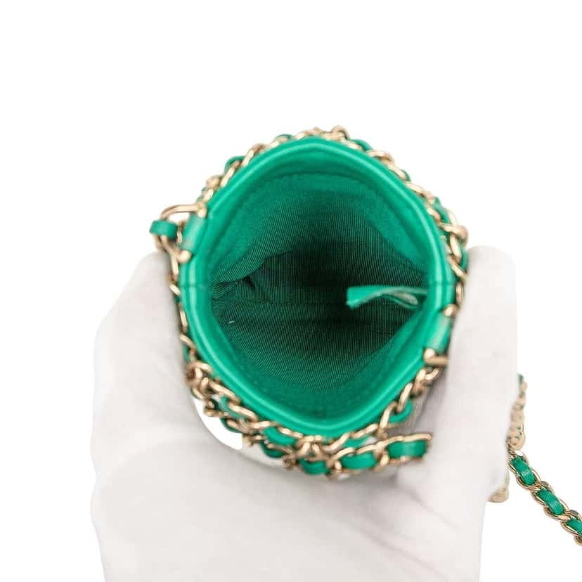 Chanel Lambskin Tech Me Out Clutch With Chain Green Leather Very good condition - Model View