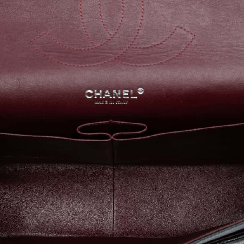 Chanel Jumbo Classic Caviar Double Flap Black Leather Good condition - Model View