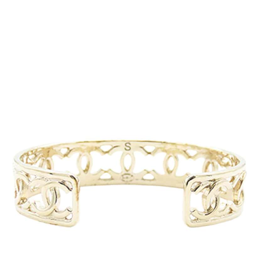 Chanel Gold Plated Multiple CC Cuff Bracelet S Gold Metal Good condition - Model View