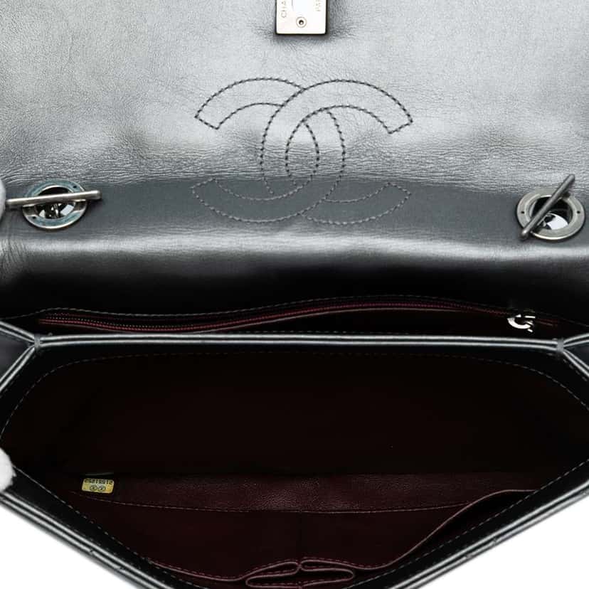 Chanel Quilted Metallic Lambskin Trendy CC Flap Grey Leather Good condition - Model View