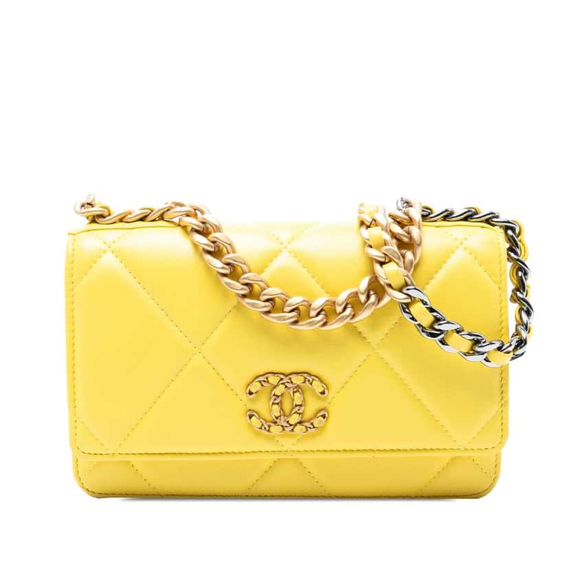 Chanel Quilted Lambskin 19 Wallet on Chain Yellow Leather Very good condition - Front View