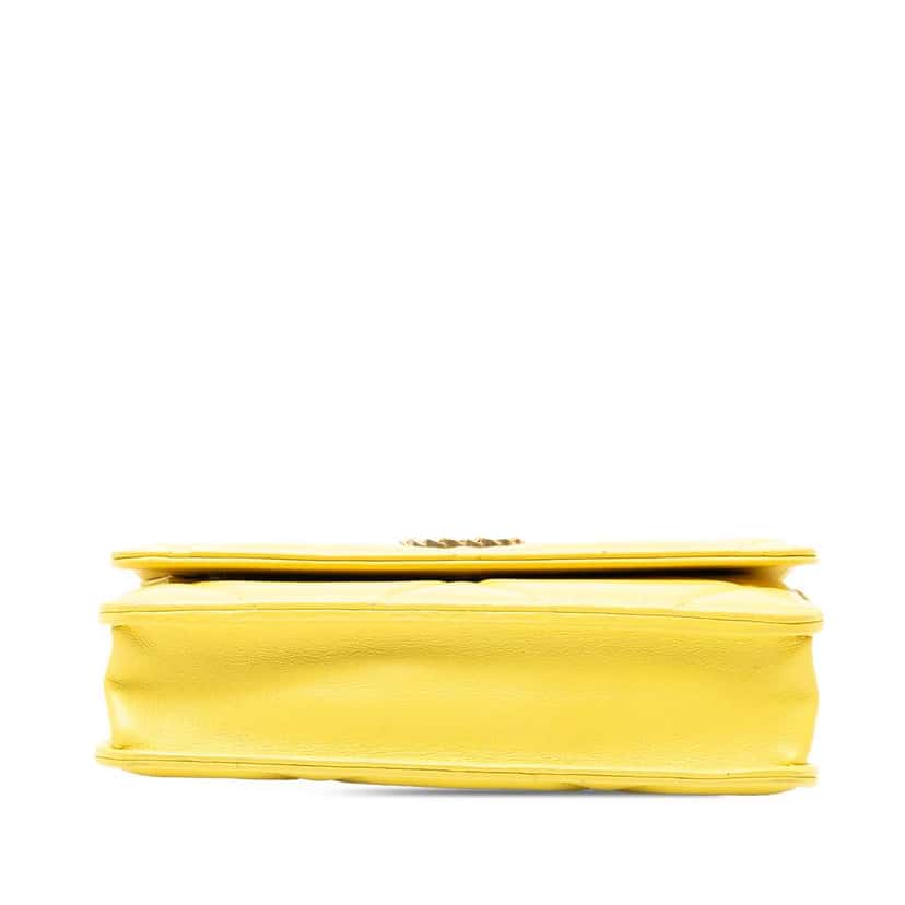 Chanel Quilted Lambskin 19 Wallet on Chain Yellow Leather Very good condition - Inside View